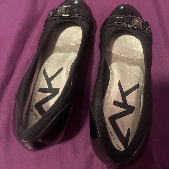 ANNE KLEIN AK Sport black flat slip-on shoes women size 8M - Picture 2 of 10